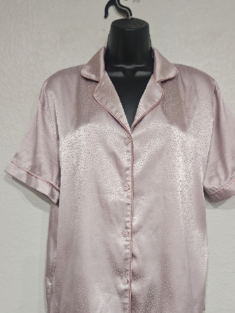 BCBGMaxAzria Women's Mavue Pink Satin Dot-Texture Loungewear Pajama Short Set L